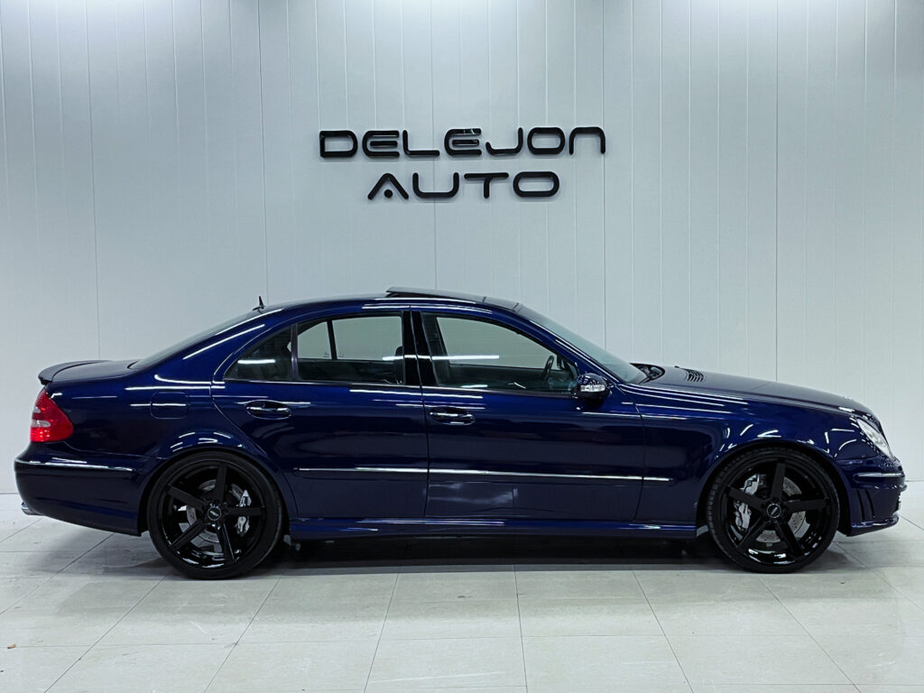 Mercedes-Benz E 55 AMG Designo "Mystique Blue" 500HK